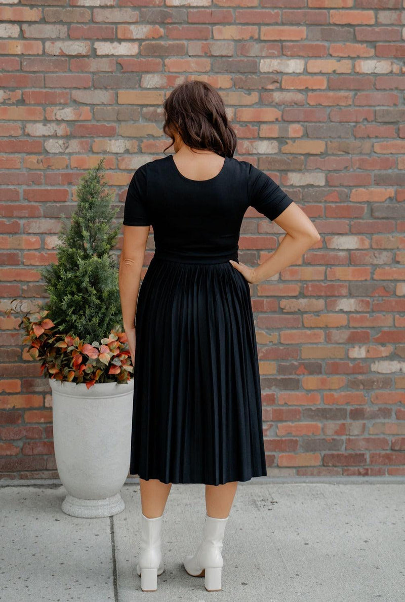 Emersyn Black Pleated Midi Dress - Mauve Street